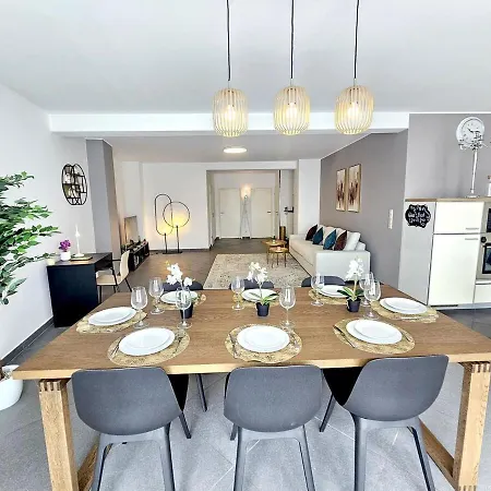 Апартаменты Well-appointed 2br Flat With Terrace&parking-hol127 *