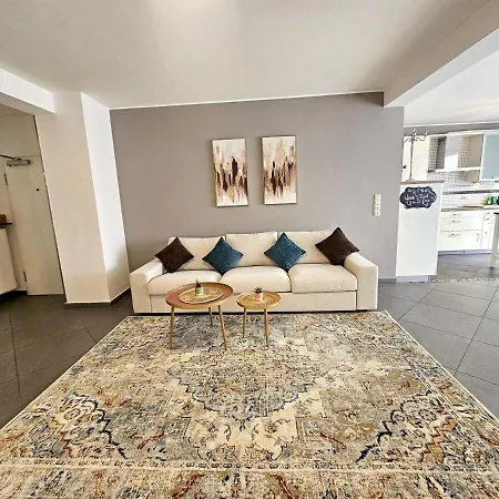 Well-appointed 2br Flat With Terrace&parking-hol127 דירה *