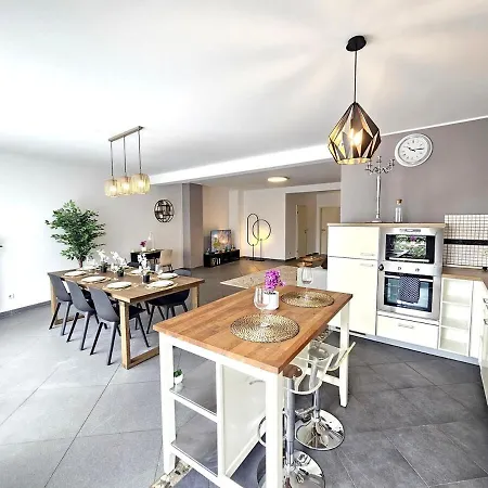 Well-appointed 2br Flat With Terrace&parking-hol127 *