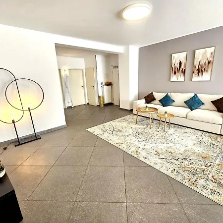 Well-appointed 2br Flat With Terrace&parking-hol127 아파트 룩셈부르크