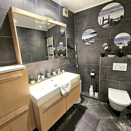 Well-appointed 2br Flat With Terrace&parking-hol127 アパート *