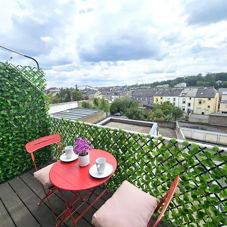 아파트 Well-appointed 2br Flat With Terrace&parking-hol127