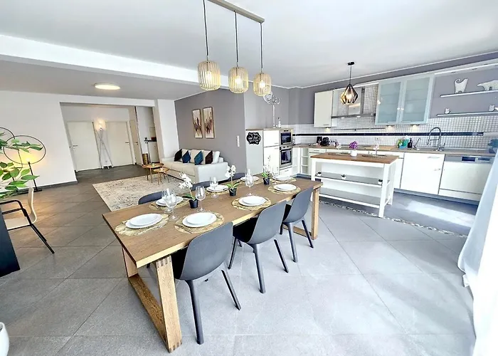 Well-appointed 2br Flat With Terrace&parking-hol127 Apartamento