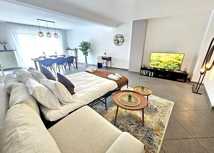 Well-appointed 2br Flat With Terrace&parking-hol127