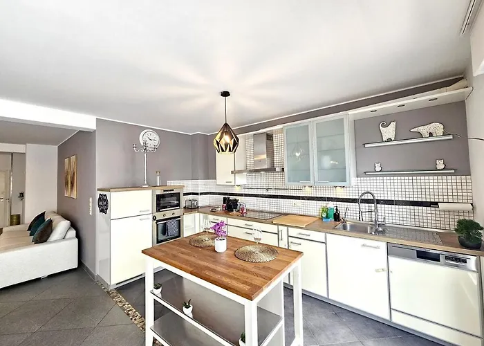 Well-appointed 2br Flat With Terrace&parking-hol127 Lussemburgo