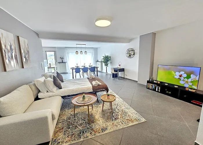 Well-appointed 2br Flat With Terrace&parking-hol127