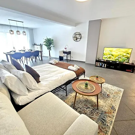 Well-appointed 2br Flat With Terrace&parking-hol127