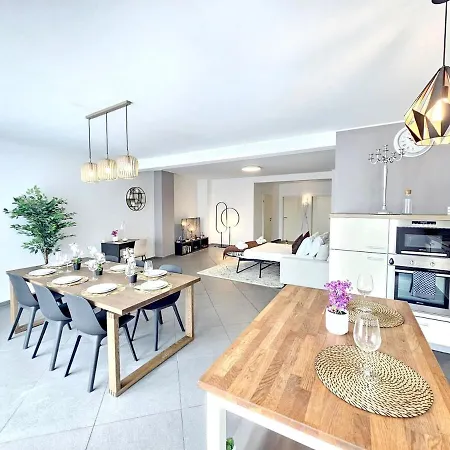 Well-appointed 2br Flat With Terrace&parking-hol127 * Luksemburg