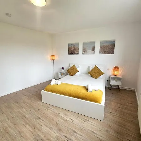 Well-appointed 2br Flat With Terrace&parking-hol127 Apartament Luksemburg