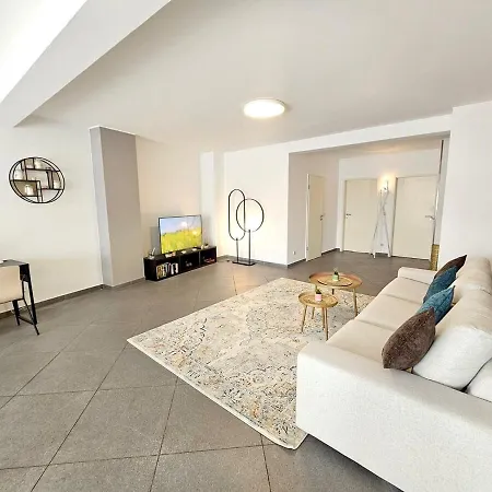 Well-appointed 2br Flat With Terrace&parking-hol127 Luksemburg